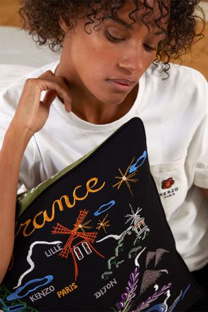 Decorative-cushion-cover-Lifestyle---KRyoko---Kenzo---KRyoko-Ambiance-coussin---2-WEB